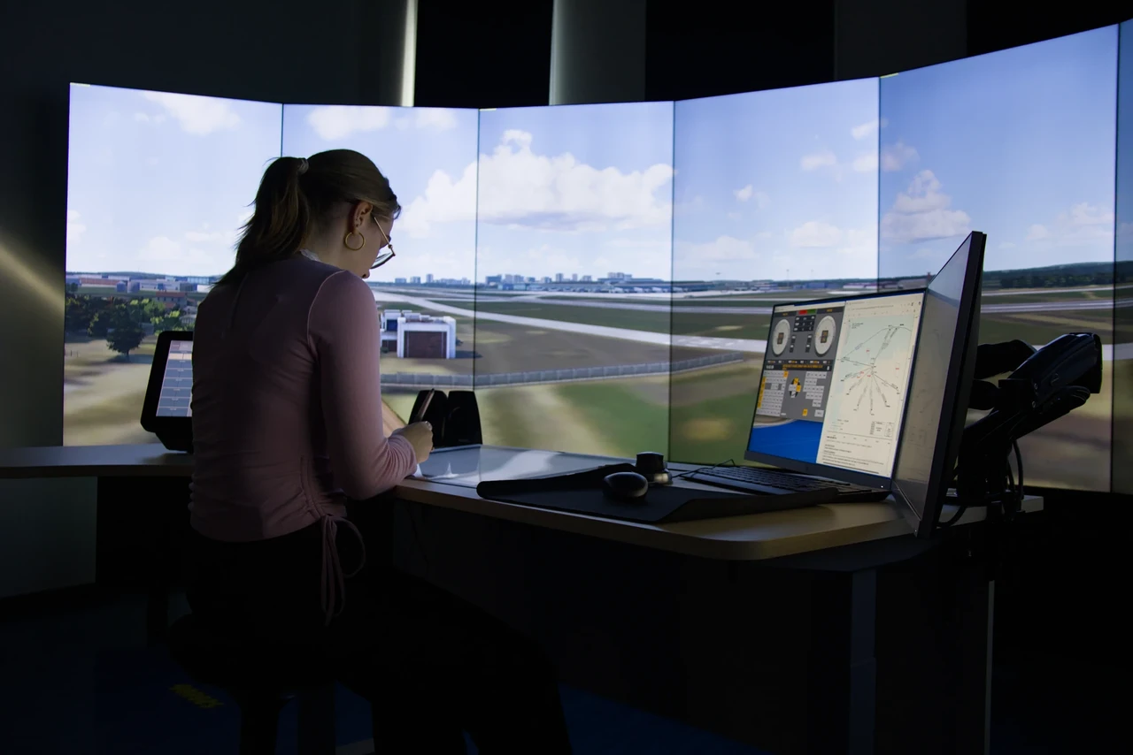 Flight Control Animation Simulation The academy opened a new air traffic control simulator — Estonian ...